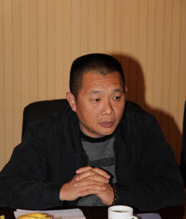 会长张拥军介绍协会情况