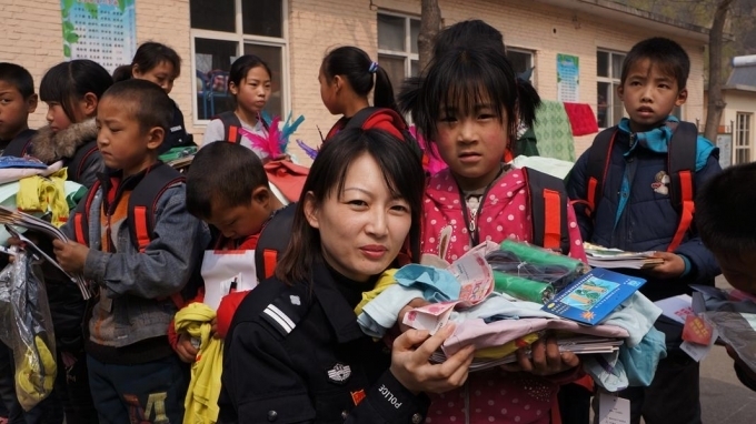 3月27日携手交警三大队走进临城双石铺中心小学 2.jpg