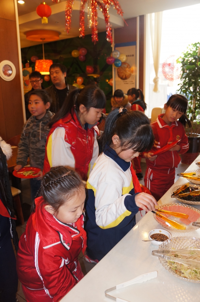 2015年2月13日春暖童心3.JPG