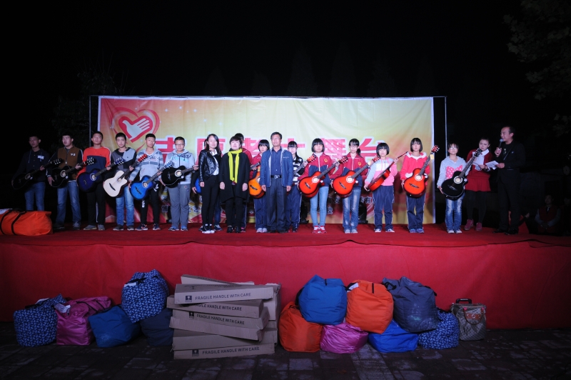 2015年10月23日石家栏中学慰问演出5.JPG