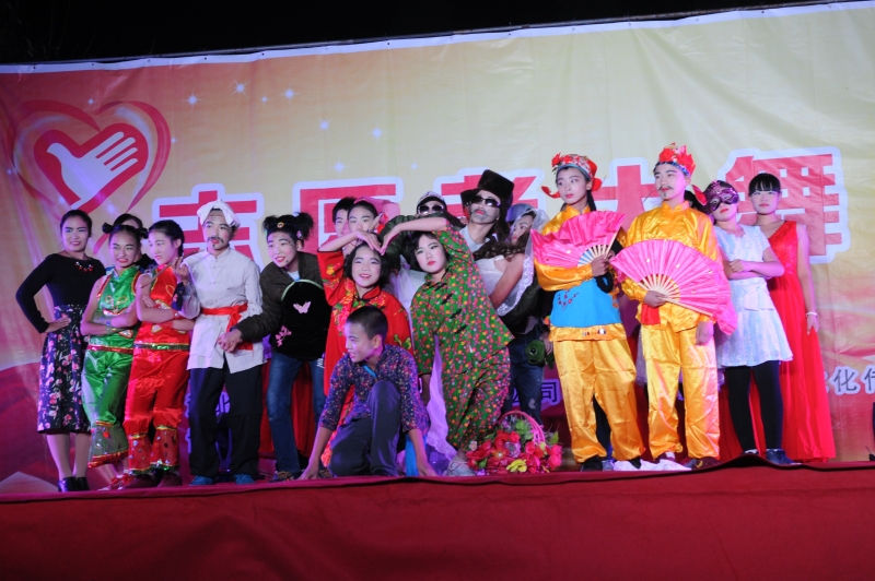 2015年10月23日石家栏中学慰问演出9.JPG