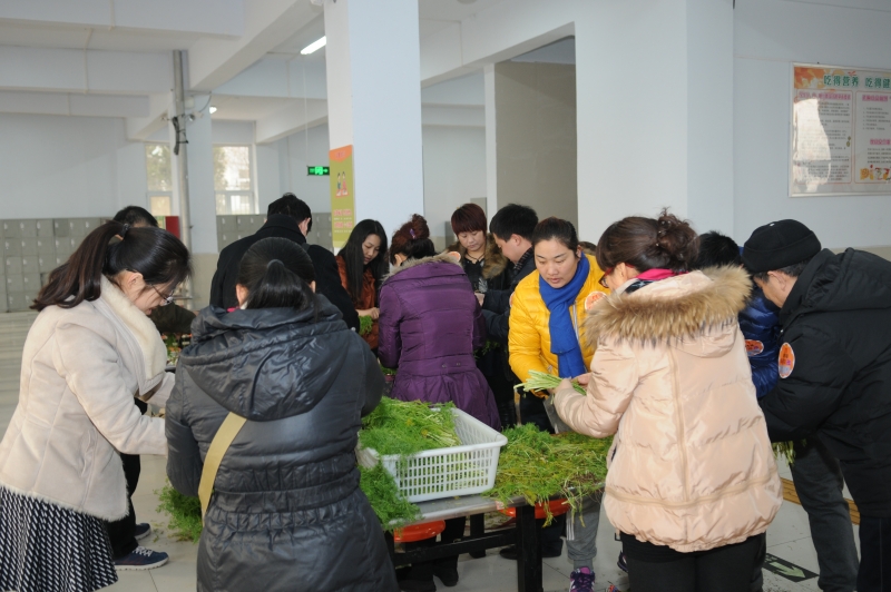 2015年12月20日走进特教学校包饺子迎冬至1.JPG