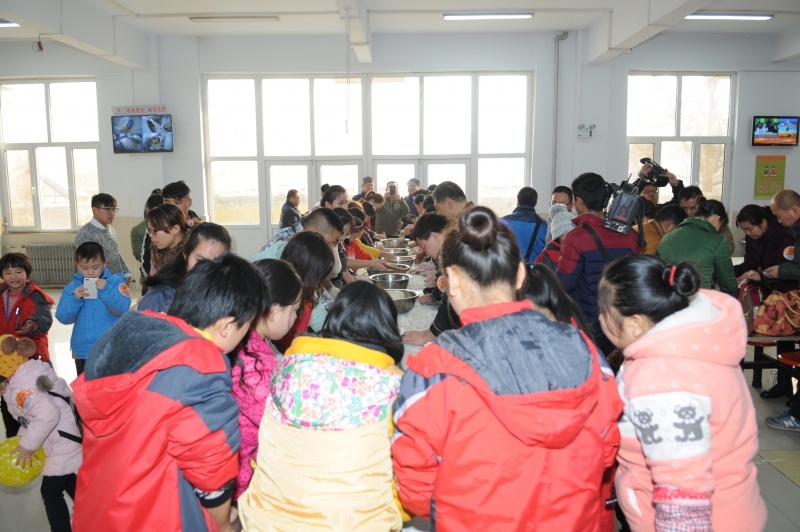 2015年12月20日走进特教学校包饺子迎冬至2.JPG