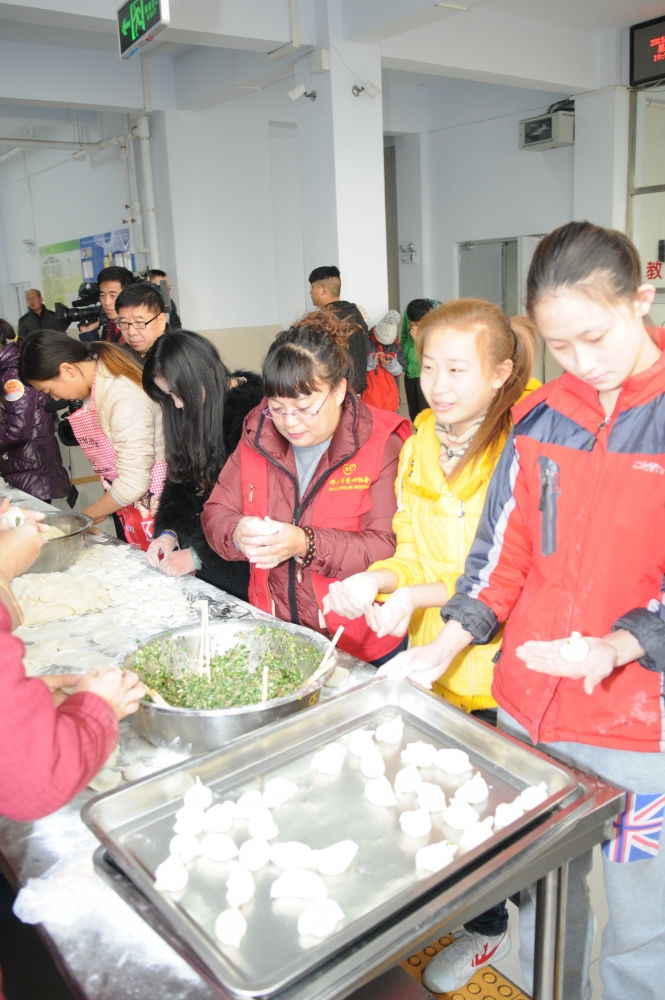 2015年12月20日走进特教学校包饺子迎冬至3.JPG