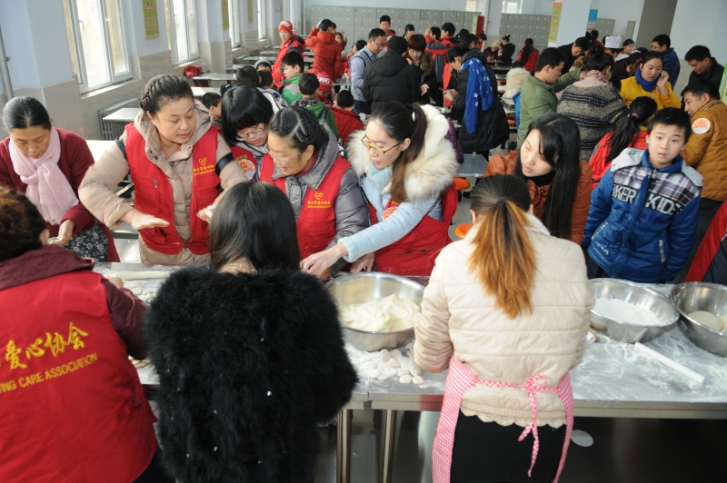2015年12月20日走进特教学校包饺子迎冬至4.JPG