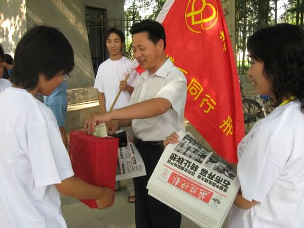 市民张先生献爱心