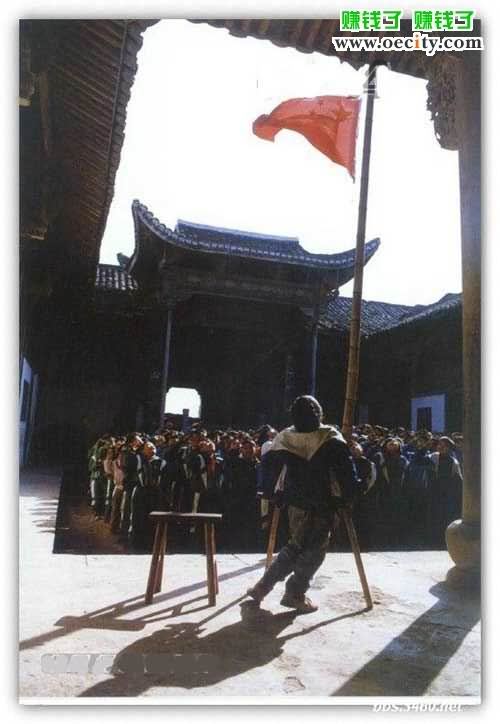 在这里，解决温饱是一种奢望！如果是你，你还会这样庄严地面对国旗吗?
