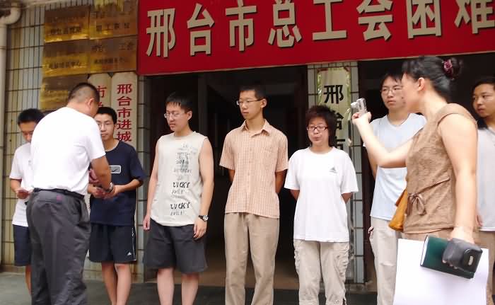 爱心网资助每位学生500元