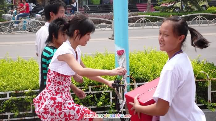 爱的奉献，同乐！