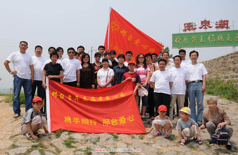 参加活动志愿者合影