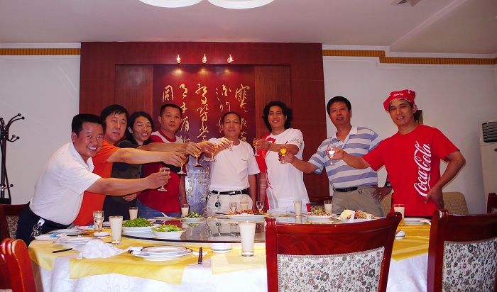为英雄干杯