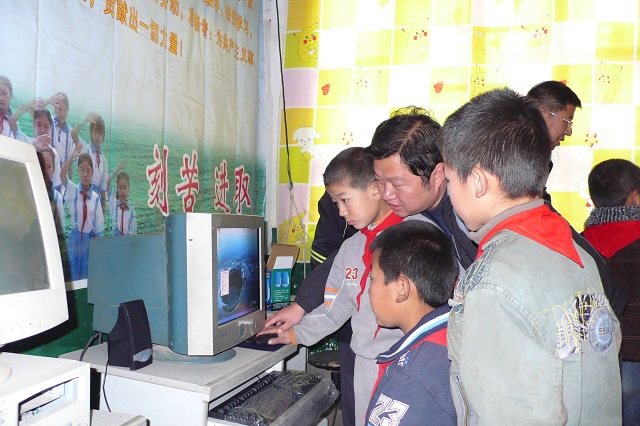 11.教学生操作电脑.jpg