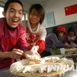 公益活动：爱心饺子暖童心